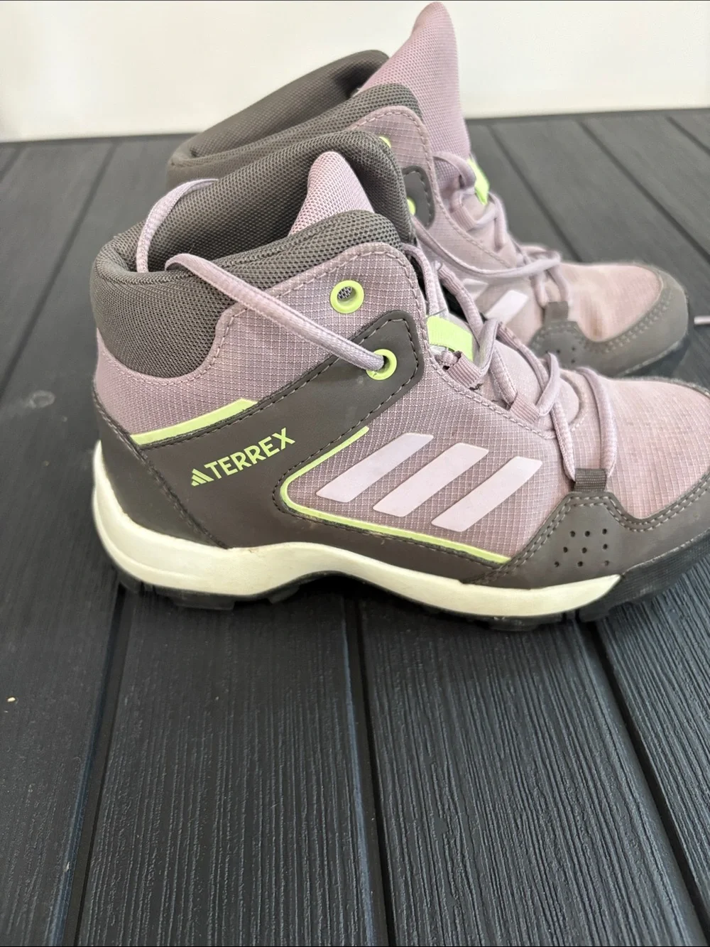 adidas Kids High-Top Boots in Light Lavender and Gray with Lime Accent size 1